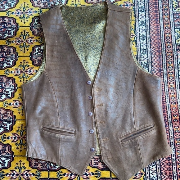 Suede vest from France beautifully lined. Pockets Chocolate brown 4 buttons - Picture 7 of 10